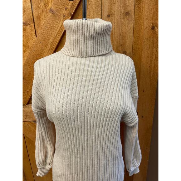 Women's Small Turtleneck Cream Sweater Dress Nude EUC Comfy Stylish - Picture 1 of 8